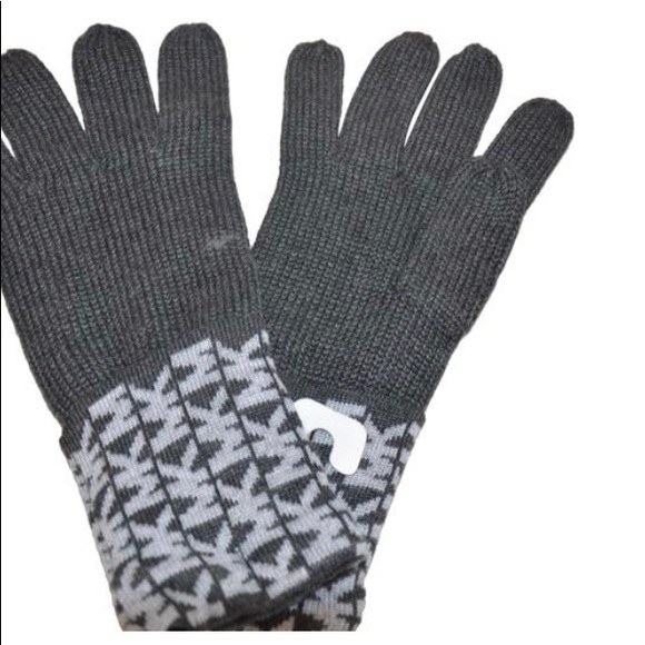MICHAEL Michael Kors Accessories - NWT Michael Kors Signature Derby Grey Knit Gloves MICHAEL Michael Kors Accessories - NWT Michael Kors Signature Derby Grey Knit Gloves